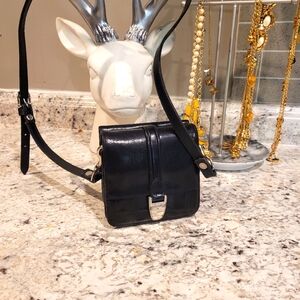 💚CLEARANCE💚 MARK LIFEY black and silver crossbody small wallet bag